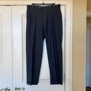 Haggar dress pant, pleats & cuffs w/pockets. 34x32, gray